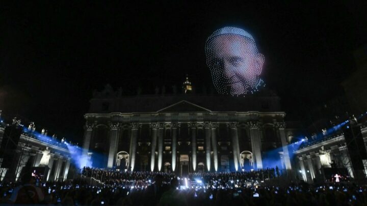 Vatican Sky Transforme Epic Drone Show Projects Pape Francois Vierge 1024x576 1