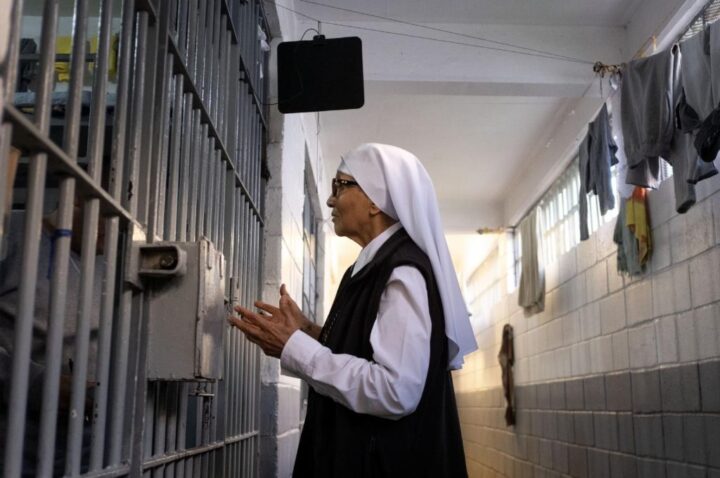 Les soeurs eudistes risquent detre expulsees par la priere la 1024x680 1