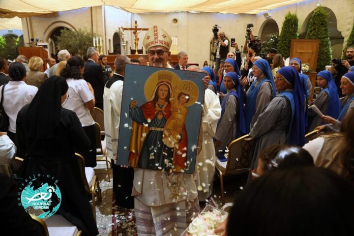 Le cardinal prie dans la grotte ou Jesus sest arrete 1024x683 1