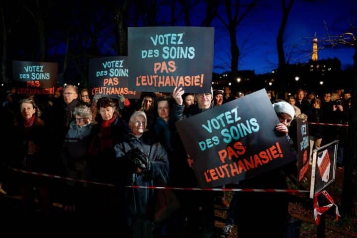 Les eveques francais denoncent le vote legalisant laide a 1024x682 1